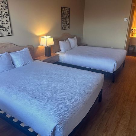 Travelodge By Wyndham Дръмондвил Екстериор снимка
