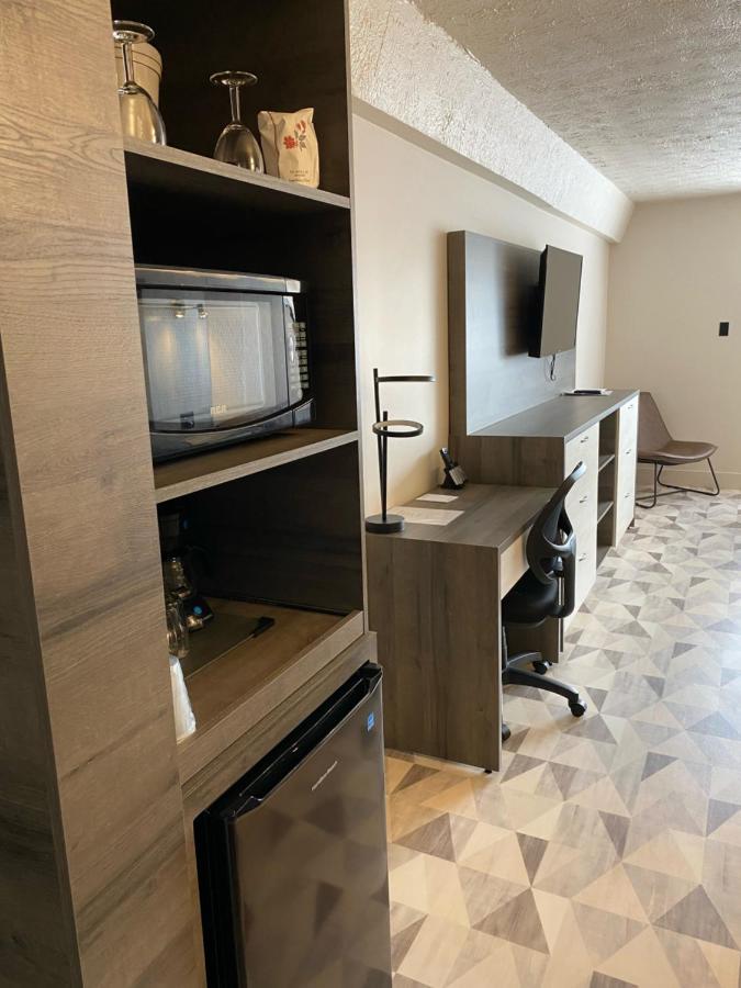 Travelodge By Wyndham Дръмондвил Екстериор снимка